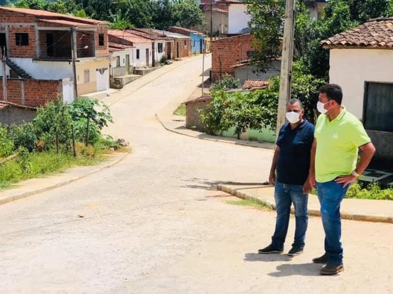 Prefeito e vice de Jitaúna mantém roteiro de visitas às obras em andamento