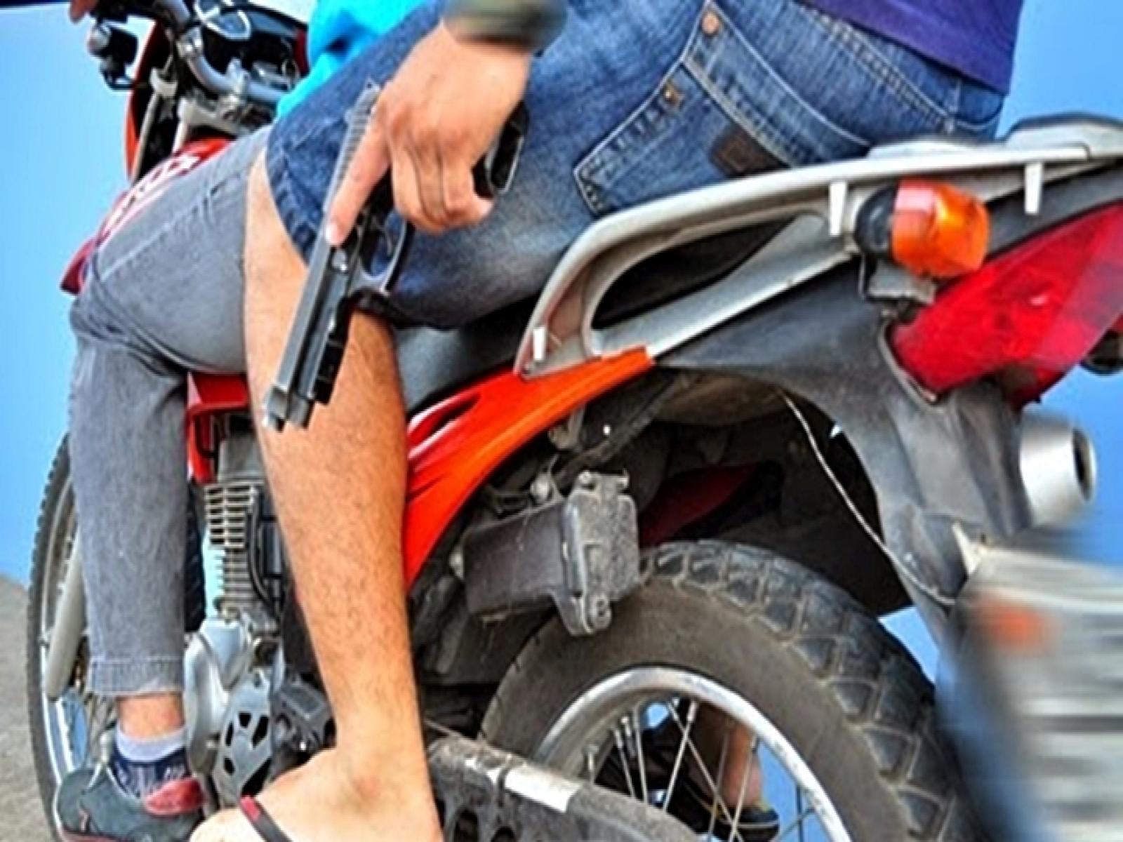 Motociclista assalto na Avenida Tote Lomanto