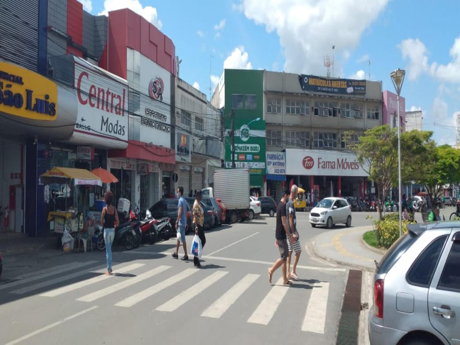 Santo Antônio de Jesus: Prefeito autoriza abertura do comércio aos sábados, mas a Justiça proibiu