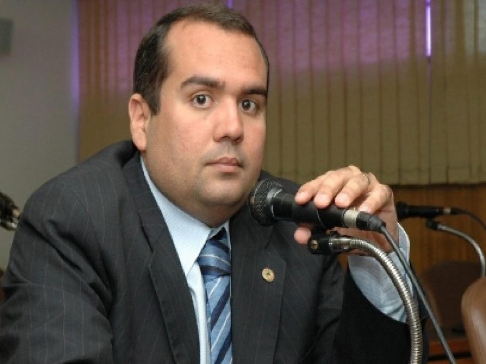 Sandro Régis lamenta encerramento das atividades da fábrica da Ford em Camaçari