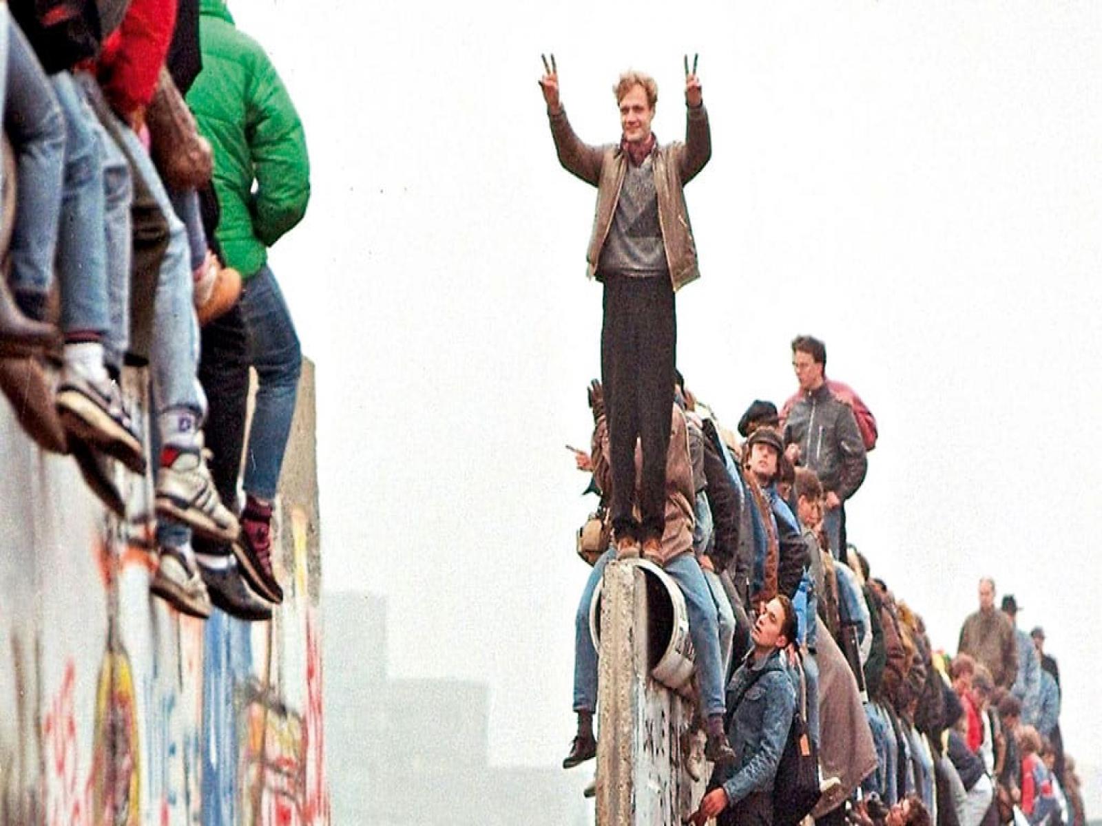 Coluna Jorge Barros:  09 de novembro de 2021, 32 anos da queda do MURO DE BERLIM, A CORTINA DE FERRO