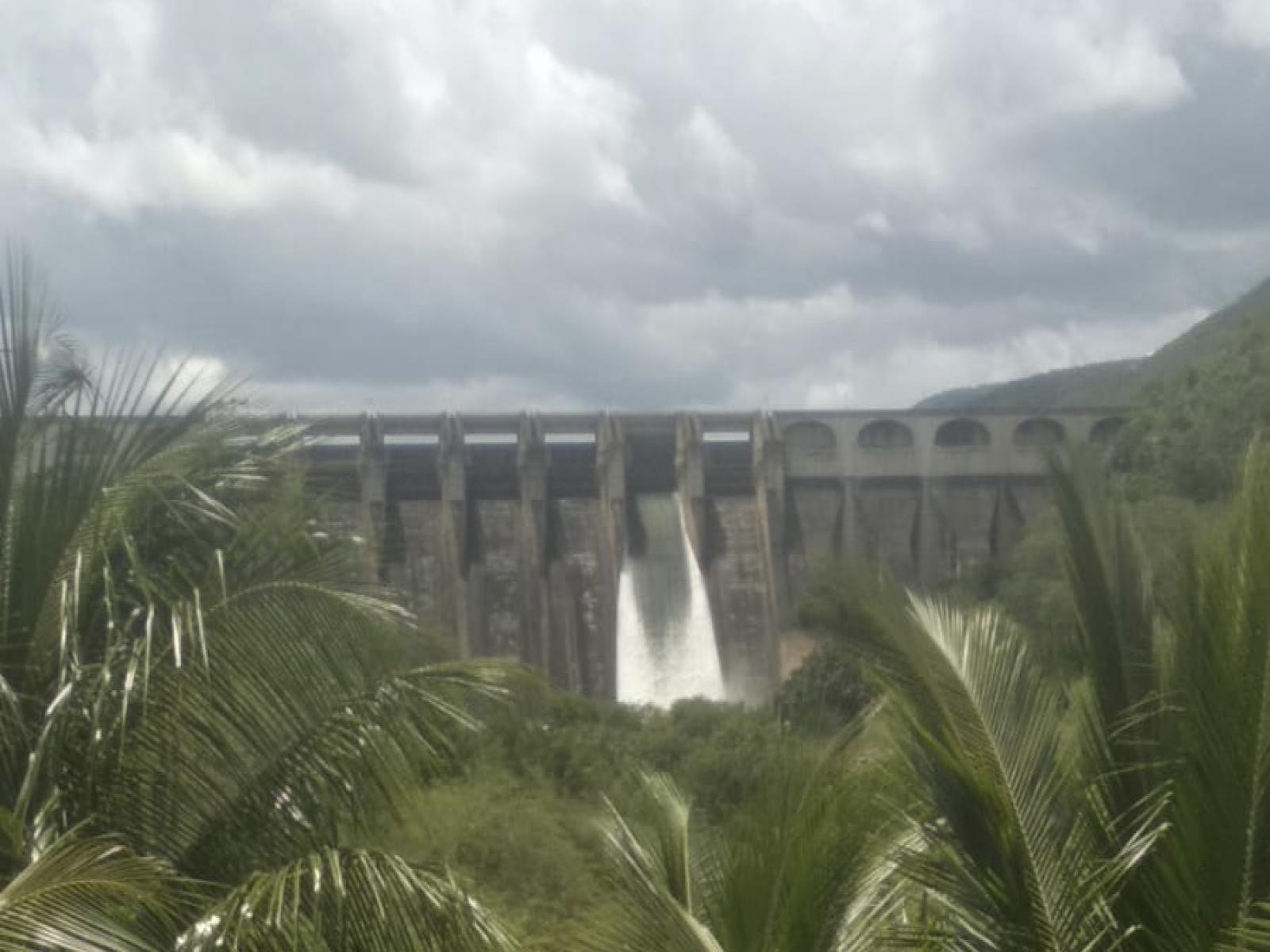 Barragem da Pedra abre comportas e emite sinal de alerta aos ribeirinhos