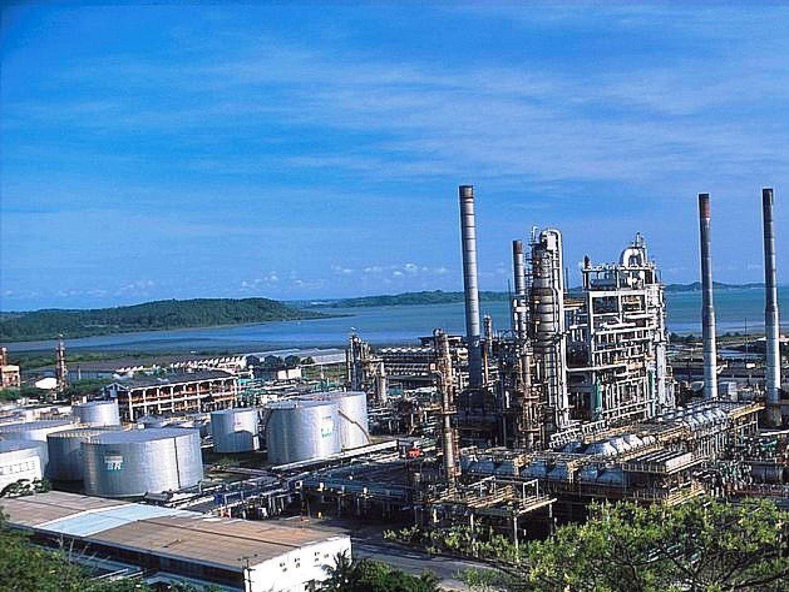 Petrobras assina contrato para venda da refinaria RLAM