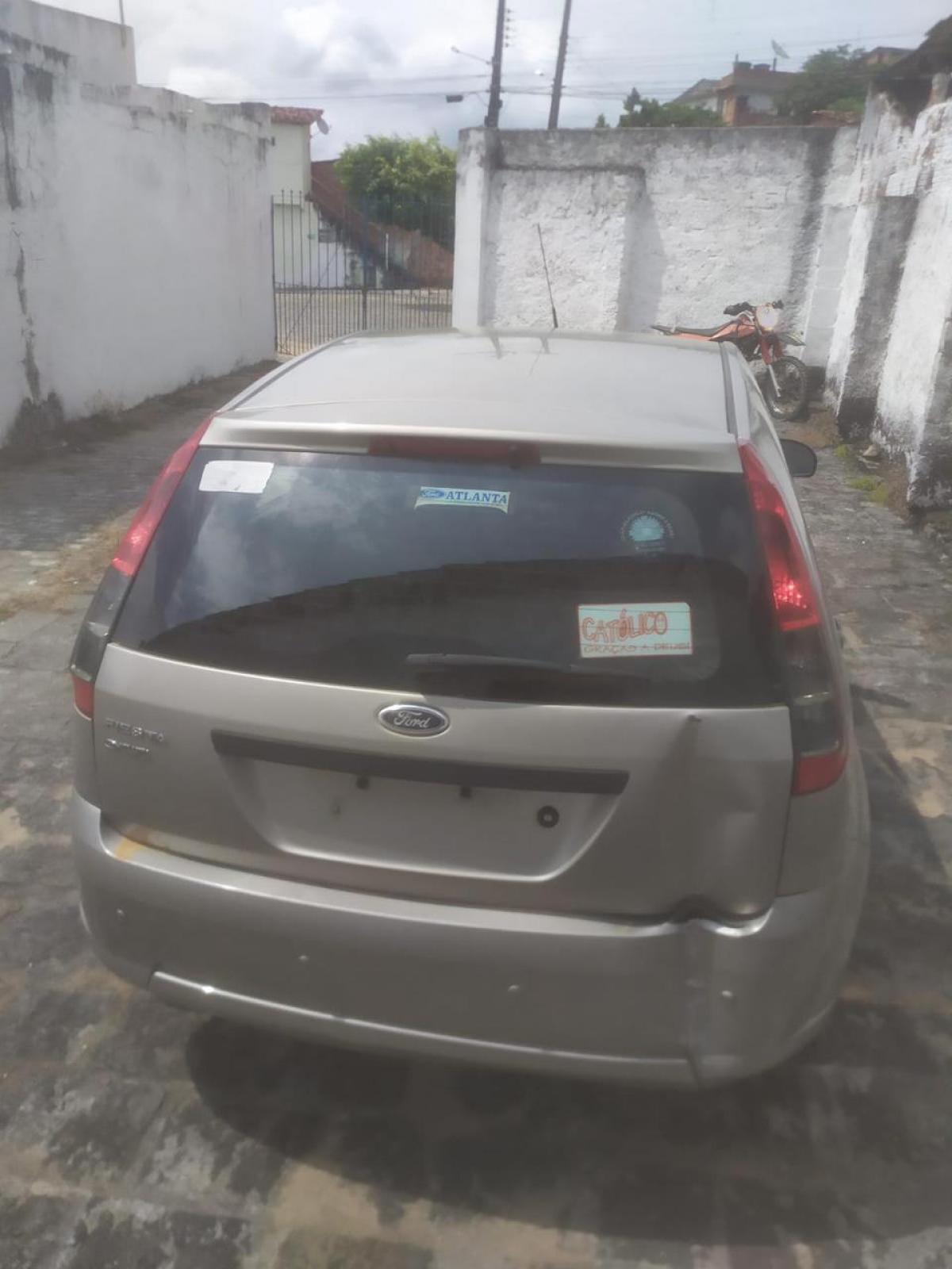 Polícia Civil de Jitaúna recupera carro roubado em Jequié
