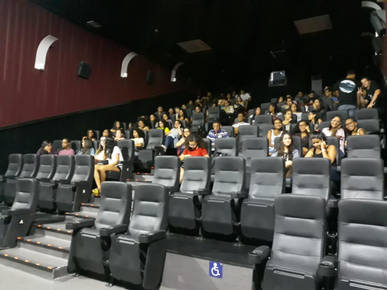 Novo decreto municipal autoriza o funcionamento de cinemas