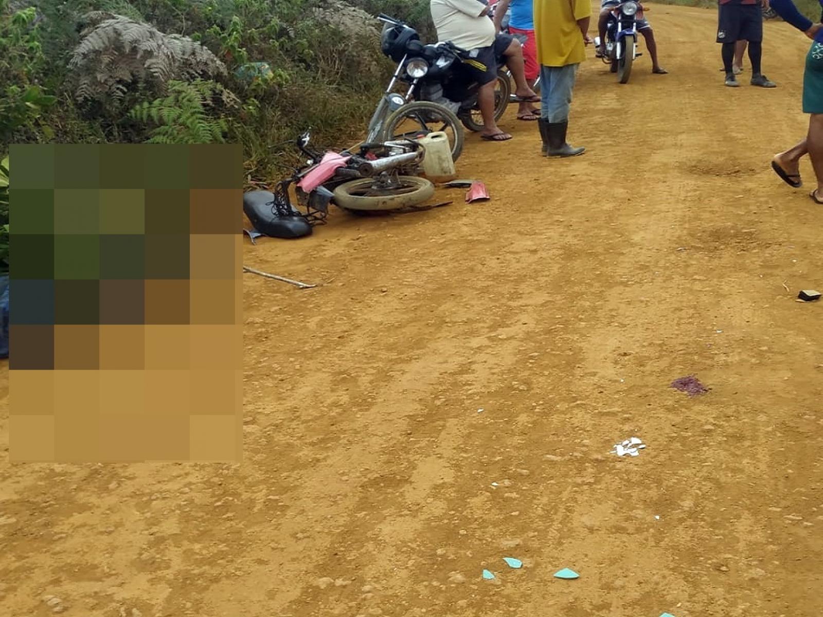 Colisão entre duas motos deixa três feridos na zona rural de Brejões.