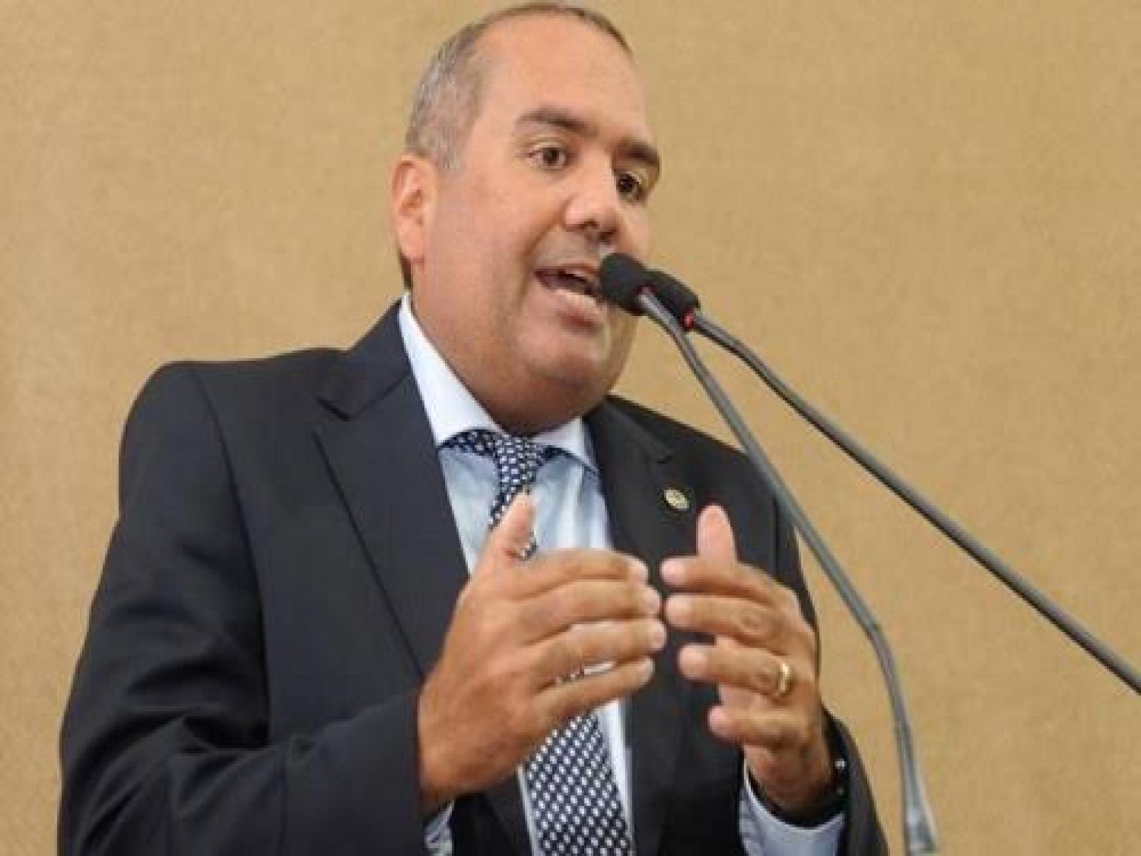 A violência na Bahia tomou uma proporção absurda e inadmissível, diz Sandro Régis