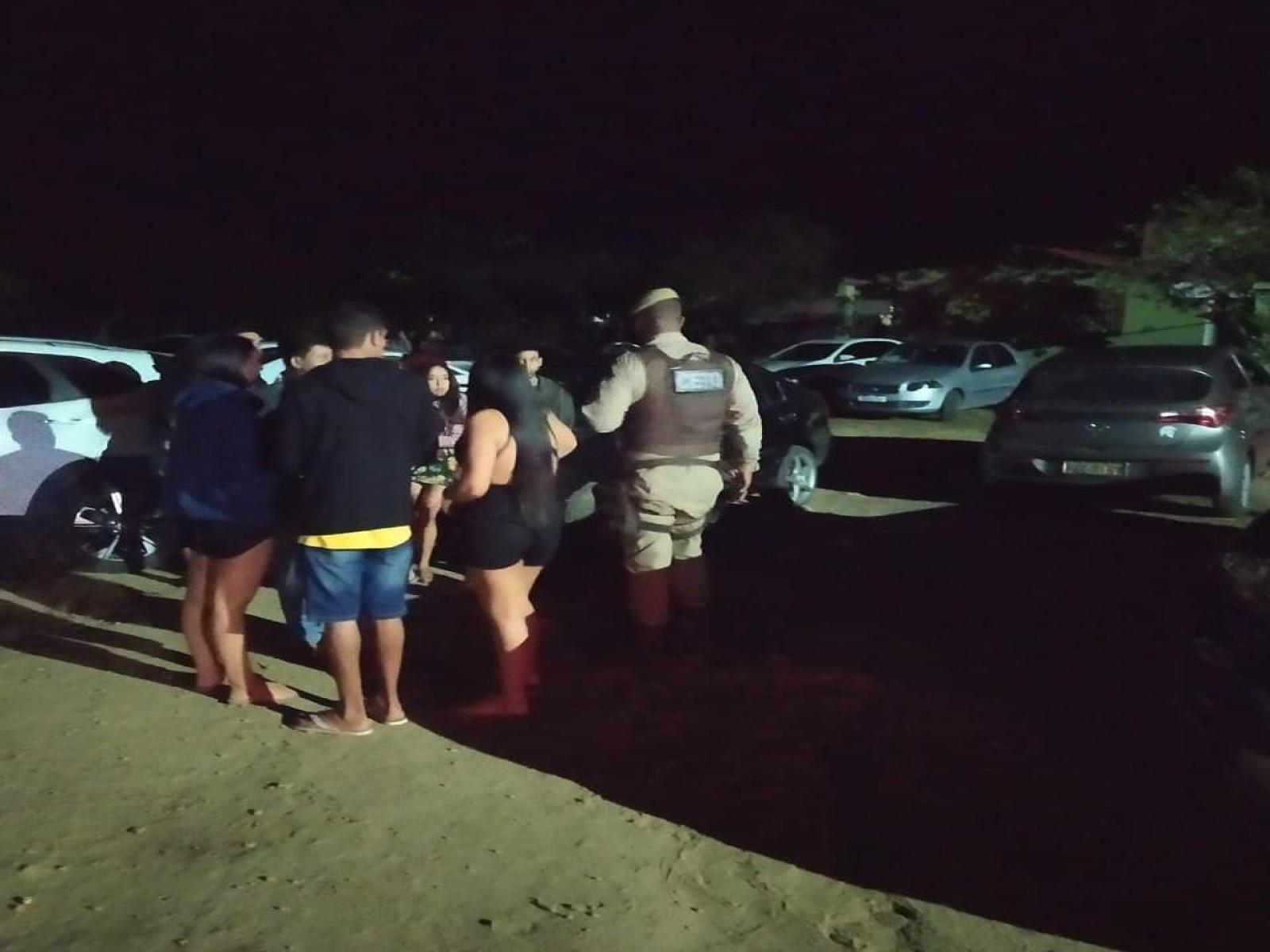 Polícia Militar acaba com festa em um sitio na estrada da Barragem da Pedra