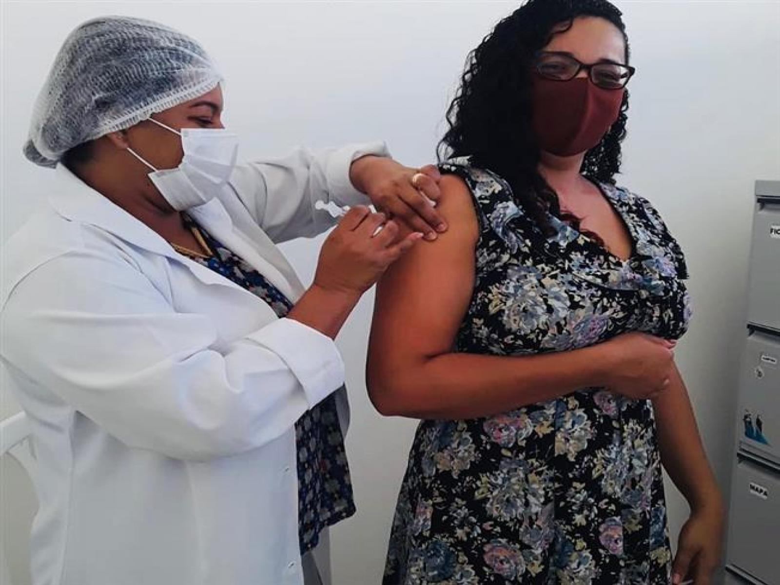 Unidade de saúde da Vila Temão vacina pacientes em domicilio; Jitaúna já aplicou mais de 8.000 doses da vacina