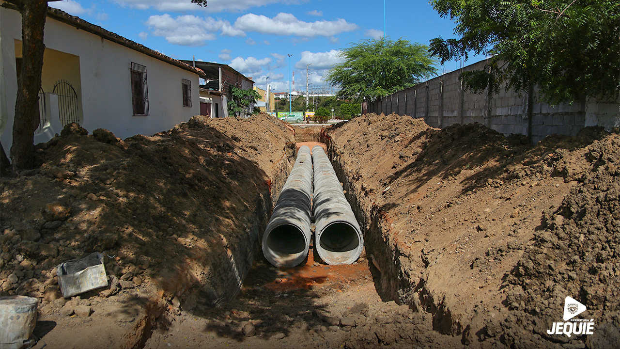 Com recursos próprios Prefeitura de Jequié segue investindo em obras de drenagem urbana Com recursos próprios Prefeitura de Jequié segue investindo em obras de drenagem urbana