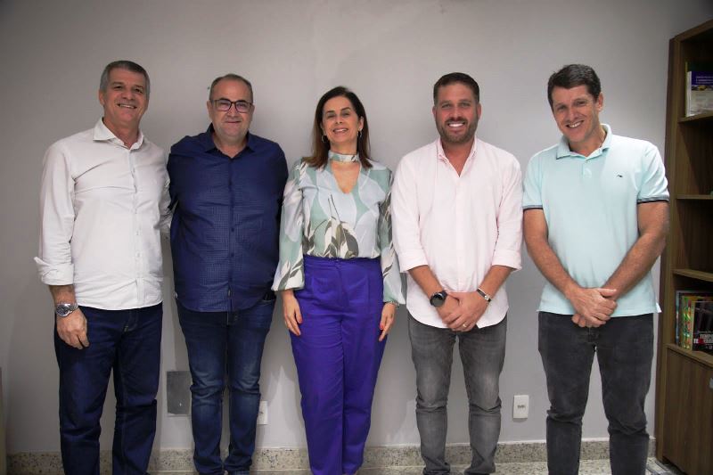 Ex-prefeito de Salinas apresenta candidatos para resgatar desenvolvimento do município Ex-prefeito de Salinas apresenta candidatos para resgatar desenvolvimento do município
