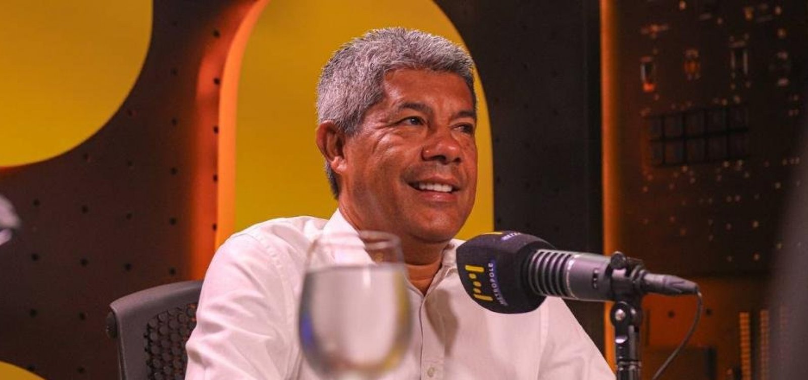 Jerônimo diz que não recebeu ligação de ACM Neto e critica silêncio de Bolsonaro após derrota Jerônimo diz que não recebeu ligação de ACM Neto e critica silêncio de Bolsonaro após derrota