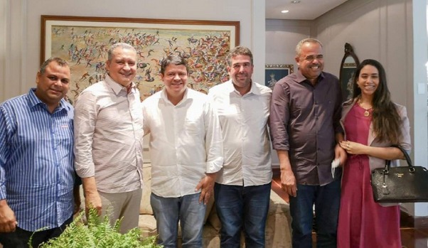 Patrick volta a se encontrar com o governador Rui Costa e leva prefeito de Apuarema; apoio pode estar por vir. Patrick volta a se encontrar com o governador Rui Costa e leva prefeito de Apuarema; apoio pode estar por vir.