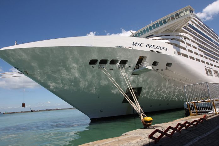 Após solicitação da Secretaria da Saúde da Bahia, Anvisa suspende navios de cruzeiro no litoral baiano Após solicitação da Secretaria da Saúde da Bahia, Anvisa suspende navios de cruzeiro no litoral baiano