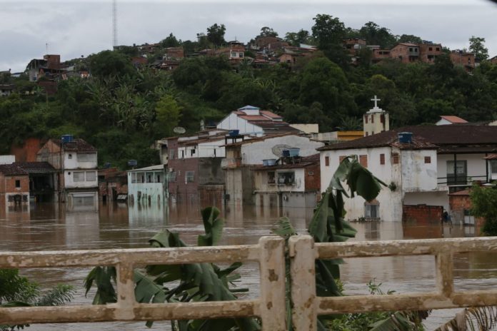 Defesa Civil do Estado atualiza dados sobre população afetada pelas chuvas na Bahia Defesa Civil do Estado atualiza dados sobre população afetada pelas chuvas na Bahia