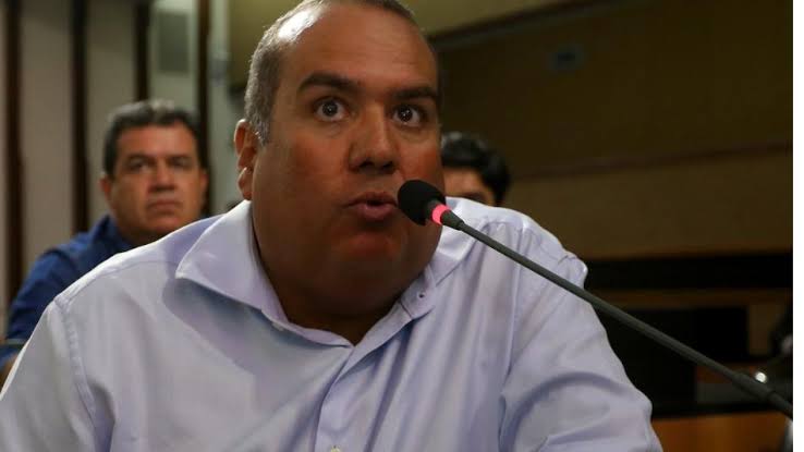 Sandro Régis apresenta denúncia ao TCE-BA para anular convênios feitos de forma irregular pelo governo da Bahia Sandro Régis apresenta denúncia ao TCE-BA para anular convênios feitos de forma irregular pelo governo da Bahia