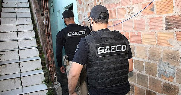 Justiça decreta prisões de 16 envolvidos em esquemas de lavagem de dinheiro de duas facções criminosas Justiça decreta prisões de 16 envolvidos em esquemas de lavagem de dinheiro de duas facções criminosas