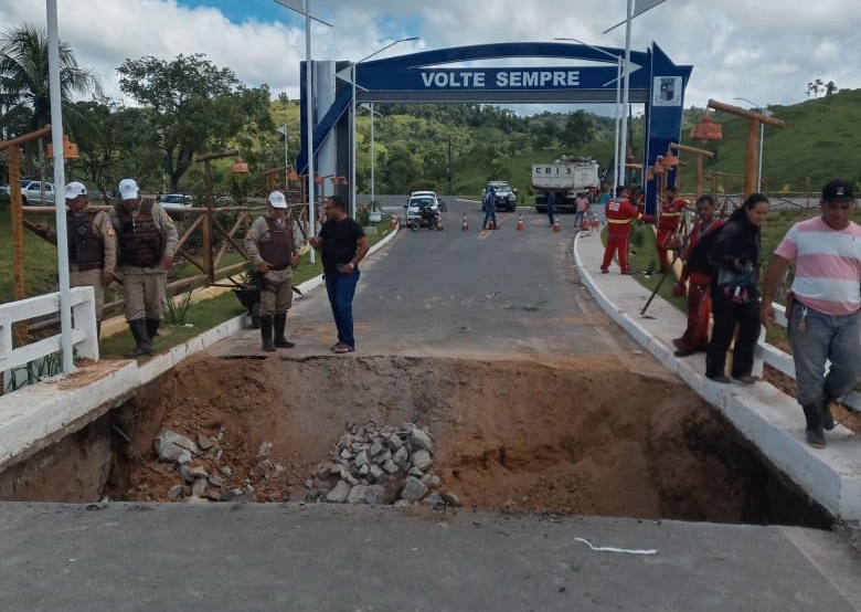 Ponte da Palmeirinha passa por recuperação e será liberada nas próximas horas Ponte da Palmeirinha passa por recuperação e será liberada nas próximas horas