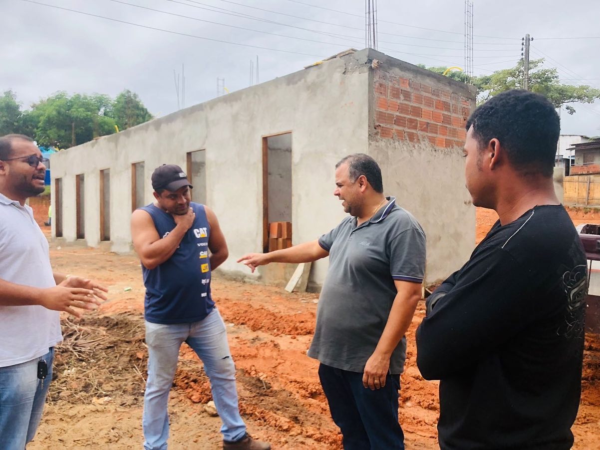 Prefeito de Jitaúna, Marcelo Pecorelli acompanha obras em andamento no município Prefeito de Jitaúna, Marcelo Pecorelli acompanha obras em andamento no município
