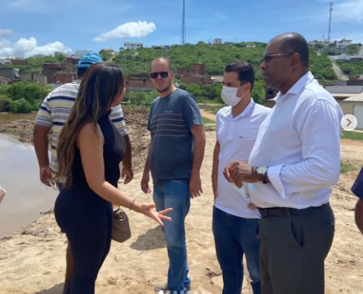 Vereador Gilvan fiscaliza obras de drenagem após fortes chuvas em Jequié