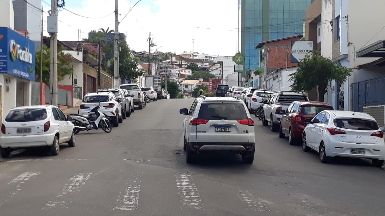 Joaquim Caíres requer implantação de semáforos na Rua Alvares Cabral Joaquim Caíres requer implantação de semáforos na Rua Alvares Cabral