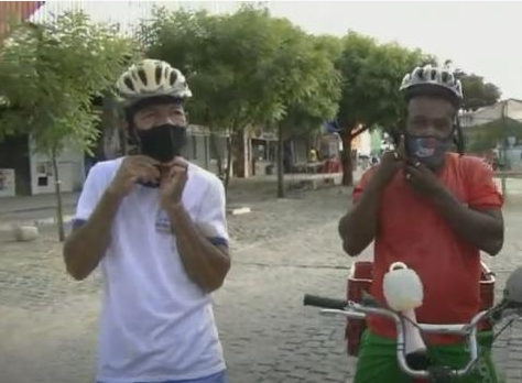 Em 1 minuto: bike-operários de Jequié, recebem capacetes doados por você.