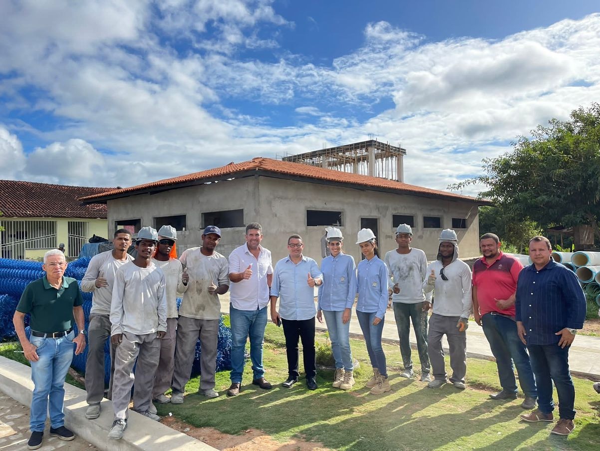 Patrick Lopes visita Ubatã e acompanha Obras de Asfaltamento e do Colégio Estadual ao lado do prefeito Tinho Patrick Lopes visita Ubatã e acompanha Obras de Asfaltamento e do Colégio Estadual ao lado do prefeito Tinho