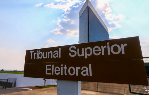 TÍTULO DE ELEITOR: Prazo para regularização ou emissão termina nesta quarta-feira (4) TÍTULO DE ELEITOR: Prazo para regularização ou emissão termina nesta quarta-feira (4)