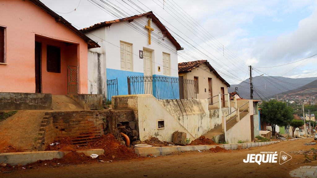 Iniciada pavimentação da Rua da Igrejinha Iniciada pavimentação da Rua da Igrejinha