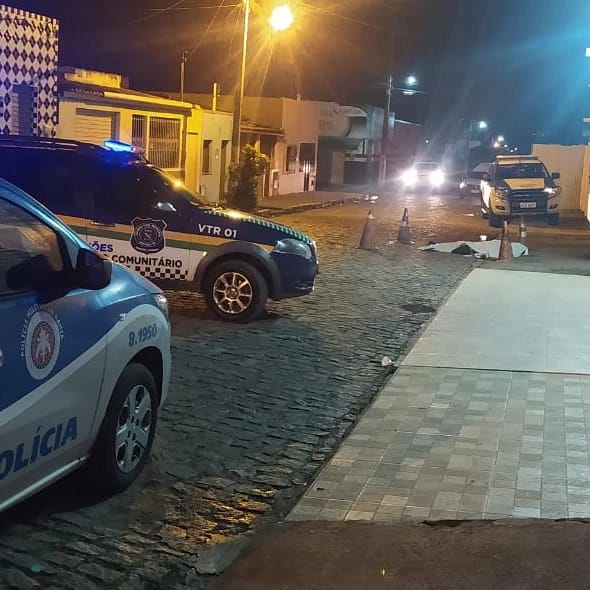 Polícia Civil prende acusado de matar um homem a facadas no Km 100 Polícia Civil prende acusado de matar um homem a facadas no Km 100