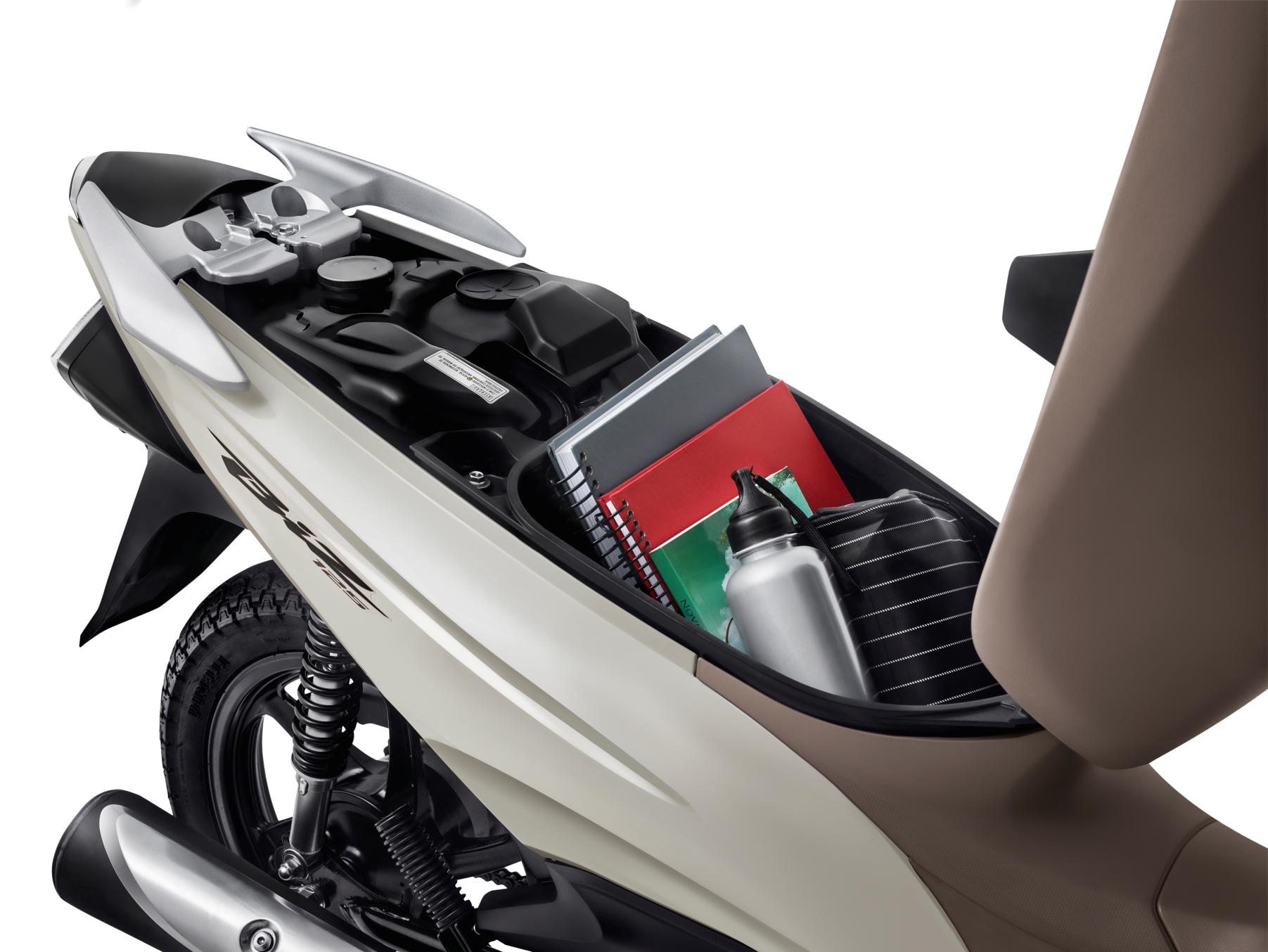 Bandido estoura baú da moto e furta vários objetos
