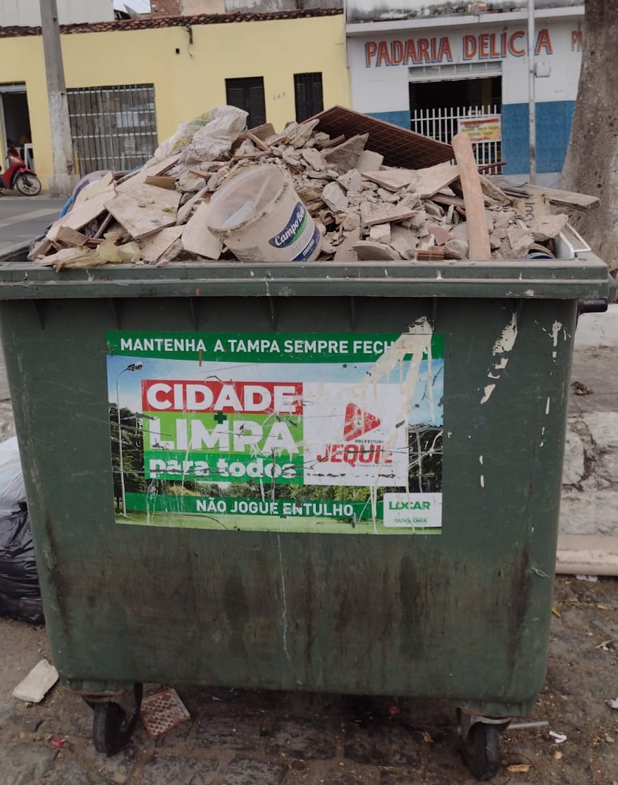 Moradores estão usando incorretamente as caixas coletoras de lixo em Jequié Moradores estão usando incorretamente as caixas coletoras de lixo em Jequié