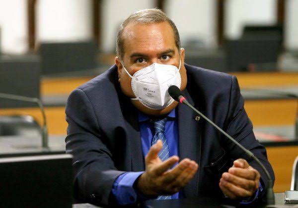 Sandro Régis volta a denunciar onda de violência na Bahia: não temos segurança nem para trabalhar Sandro Régis volta a denunciar onda de violência na Bahia: não temos segurança nem para trabalhar