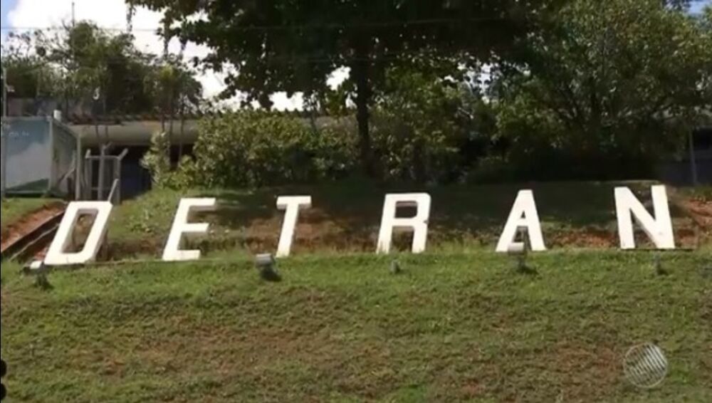 MP denuncia sete envolvidos no DETRAN em transferência fraudulenta de veículos à Justiça MP denuncia sete envolvidos no DETRAN em transferência fraudulenta de veículos à Justiça