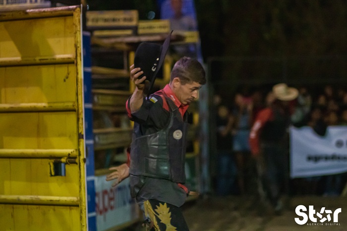 Fabiano Cunha, de Maracás, parou em 3 touros e venceu o Rodeio Expos Jequié 2022
