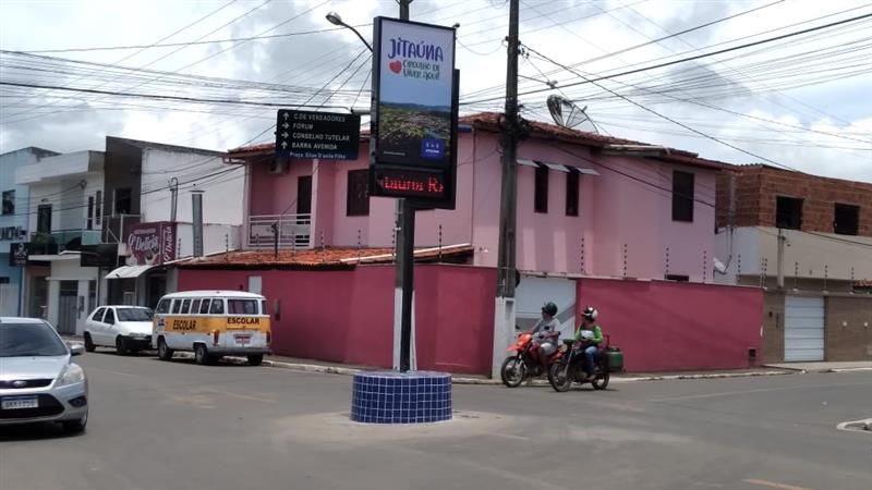 Relógio Digital é instalado na Praça Elias D’avila Filho no cento de Jitaúna