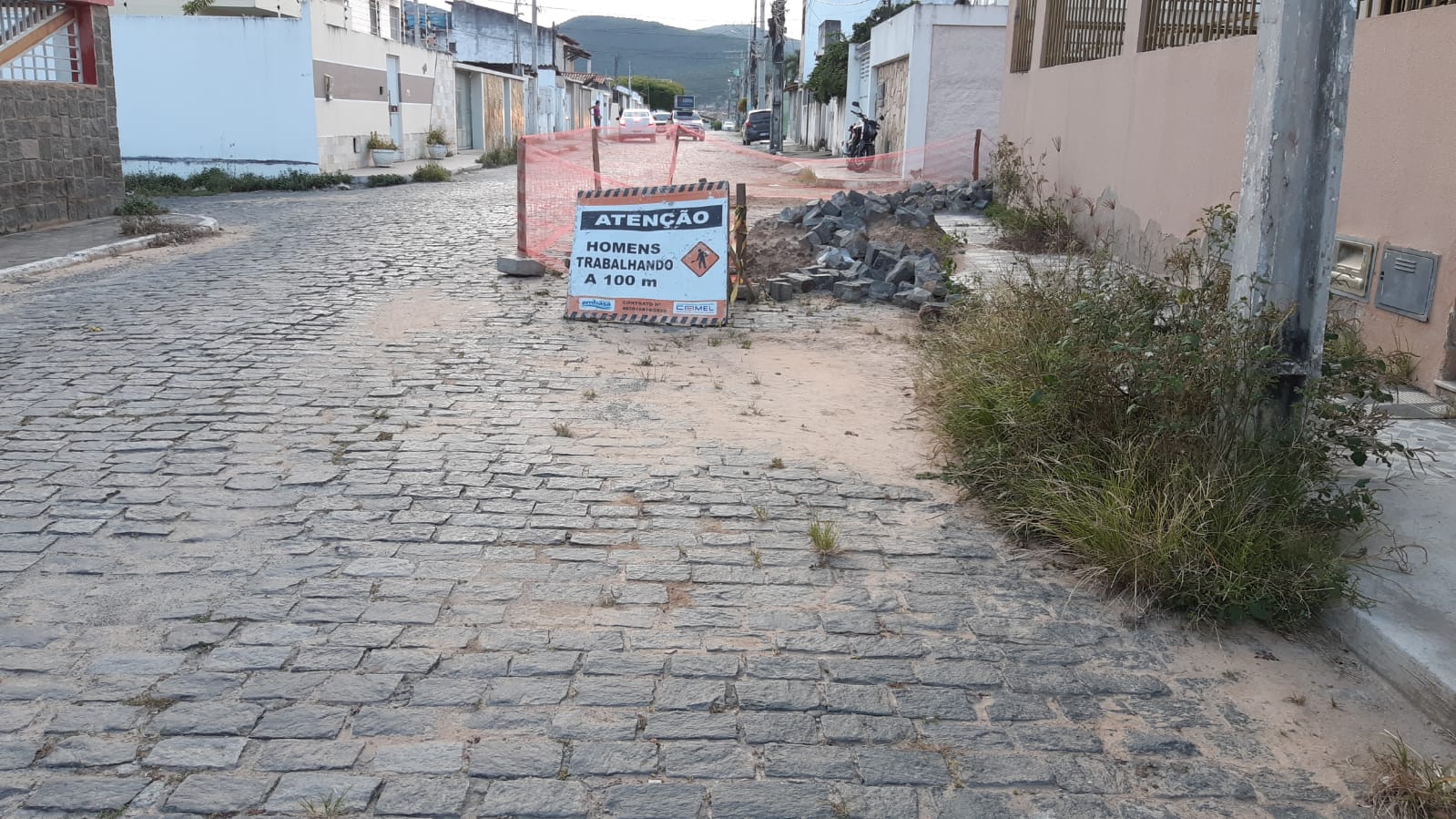Morador da URBIS 1reclama obra inacabada da Embasa