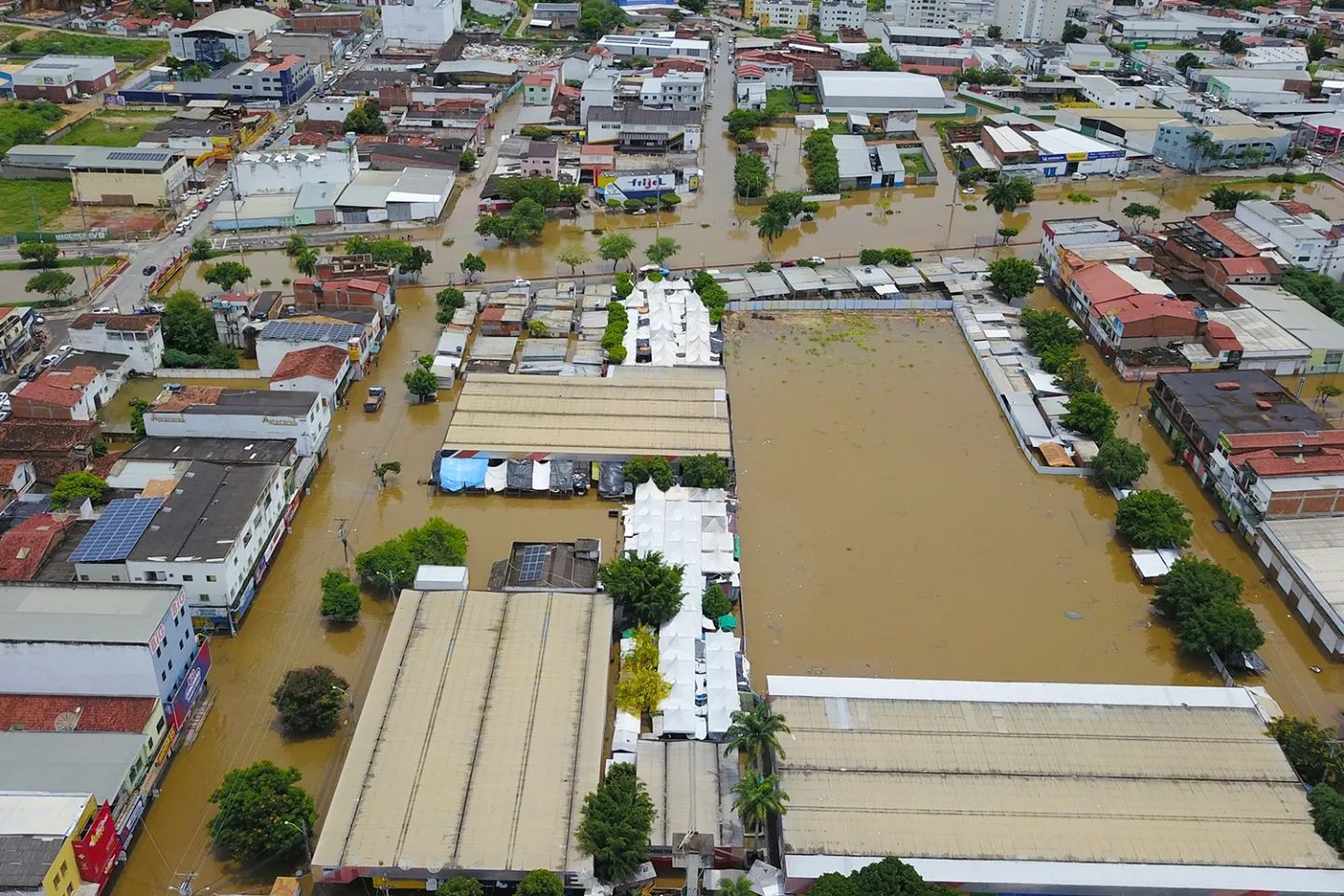 Mercadão Vicente Grilo: está na hora de mudar para outro local? Mercadão Vicente Grilo: está na hora de mudar para outro local?