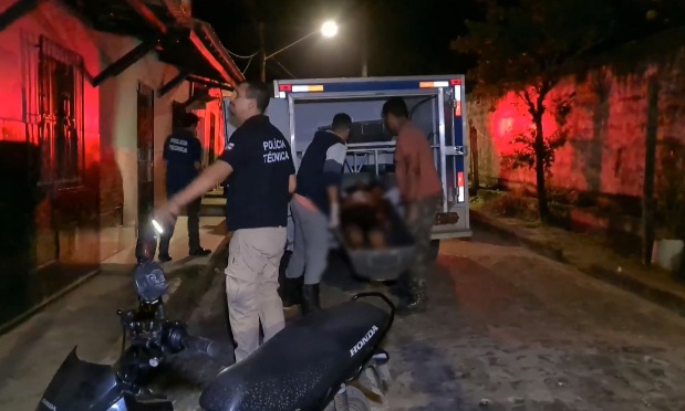 Adolescente é morto após reagir a assalto Adolescente é morto após reagir a assalto