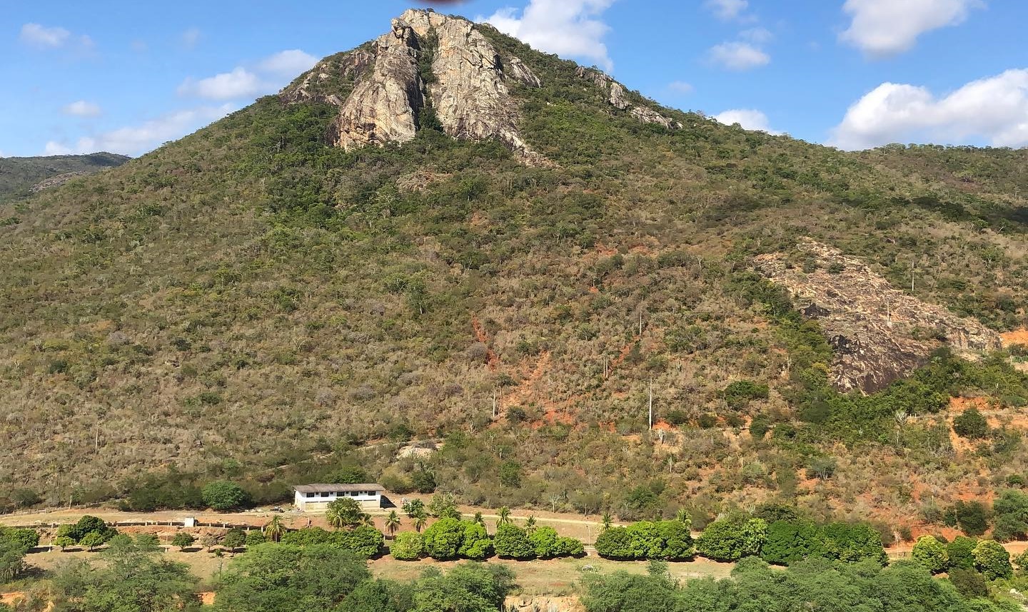 Soldado Gilvan propõe cuidados especiais voltados para a Pedra Santa, importante ponto turístico do Município Soldado Gilvan propõe cuidados especiais voltados para a Pedra Santa, importante ponto turístico do Município