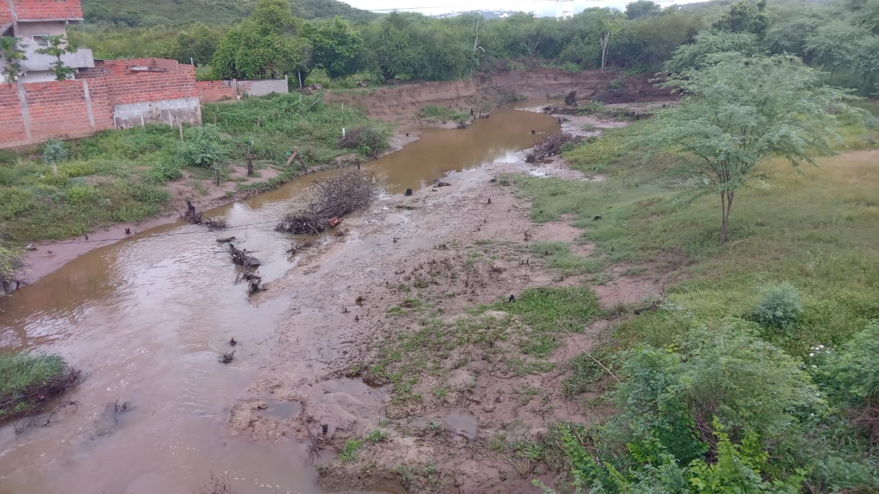 Rompimento de barragem assustou moradores ribeirinho em Jequié Rompimento de barragem assustou moradores ribeirinho em Jequié