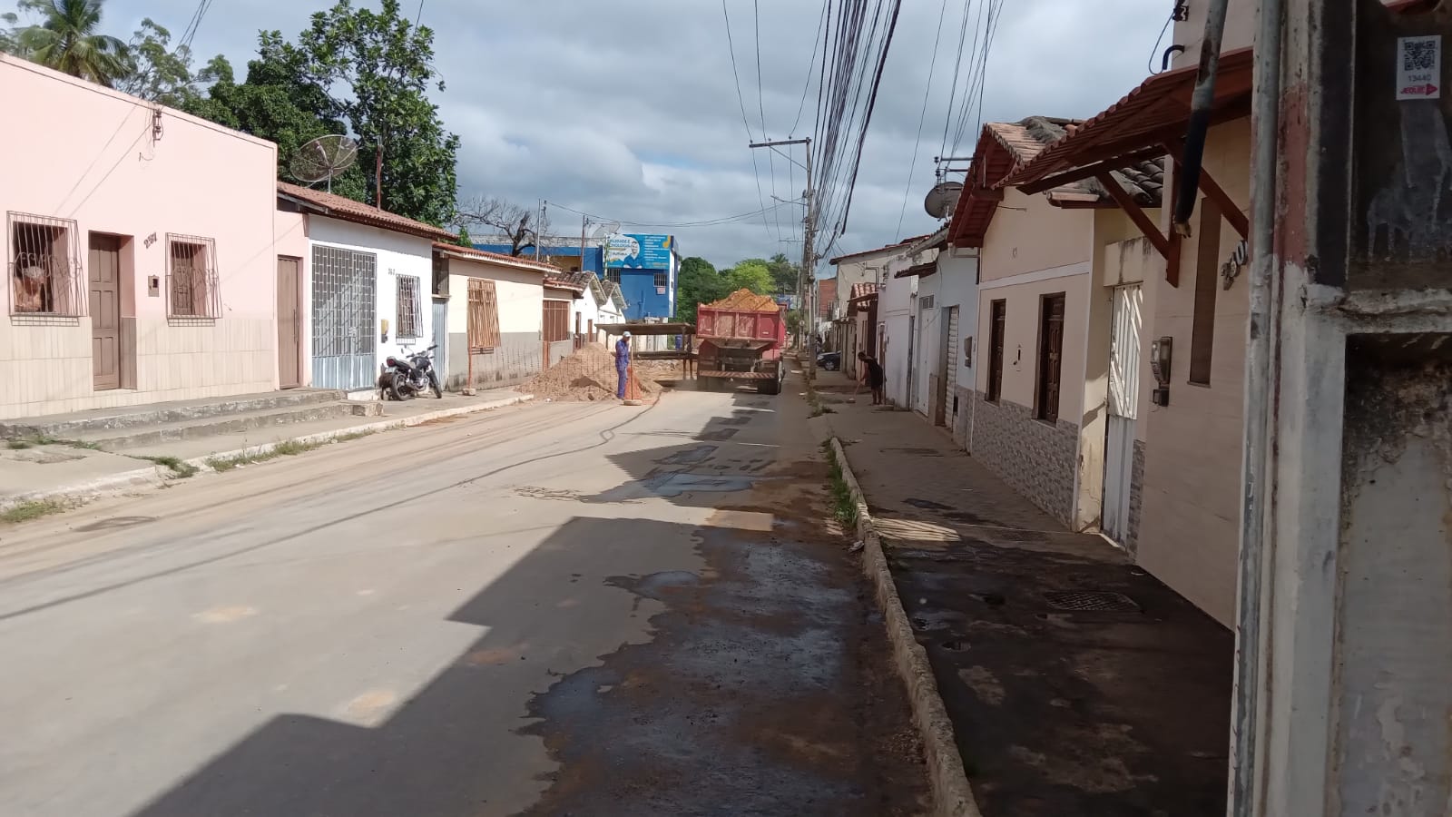Moradores da Rua Antônio Orrico estão retados com a Embasa