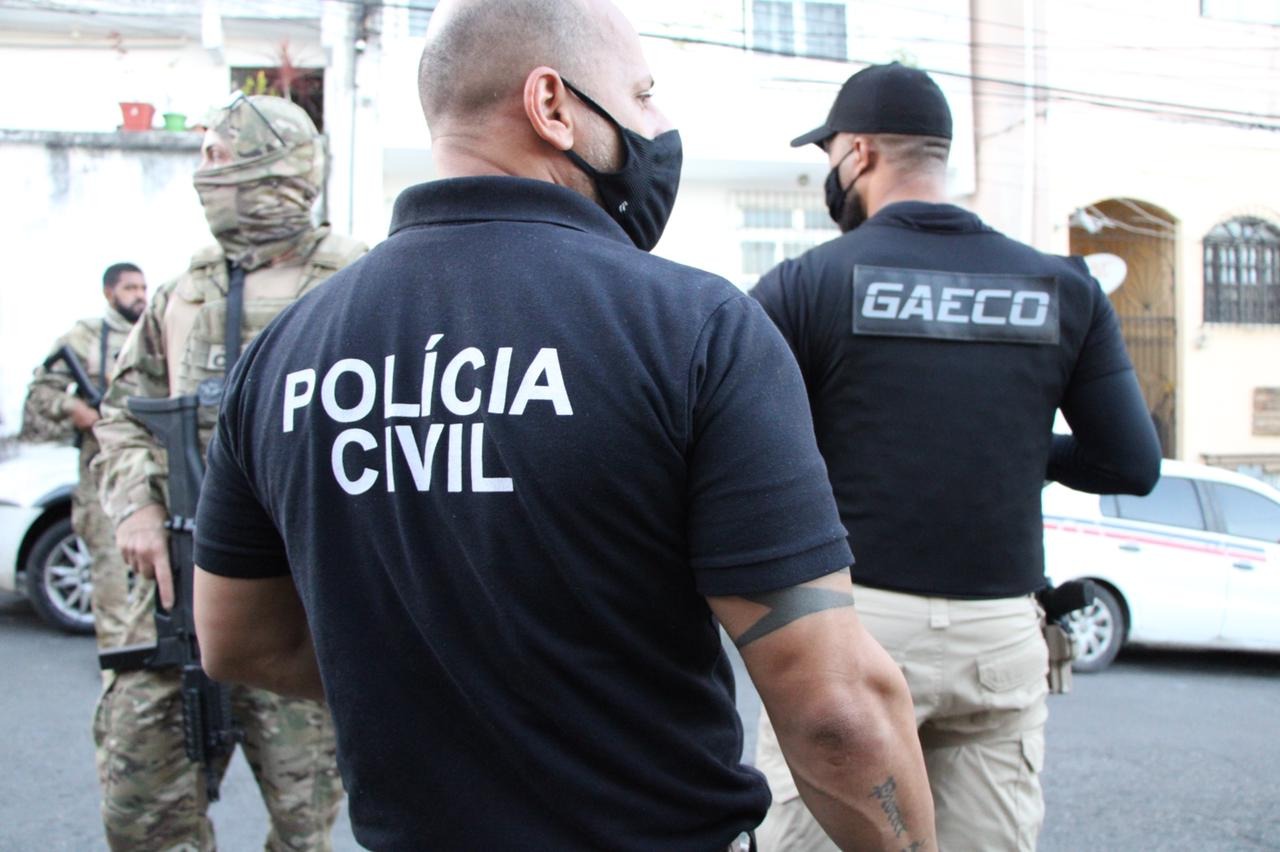 Foragida por tráfico de drogas, organização criminosa e lavagem de capitais é presa em Salvador Foragida por tráfico de drogas, organização criminosa e lavagem de capitais é presa em Salvador