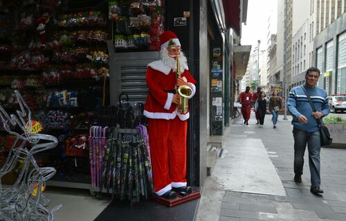 Comércio deve contratar mais de 100 mil trabalhadores temporários para o Natal Comércio deve contratar mais de 100 mil trabalhadores temporários para o Natal