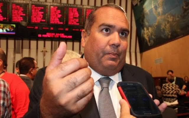 Eles que querem pegar carona na transformação que ACM Neto fez em Salvador, rebate Sandro Régis Eles que querem pegar carona na transformação que ACM Neto fez em Salvador, rebate Sandro Régis