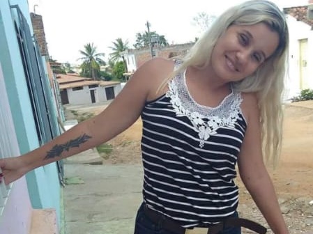 Entroncamento de Jaguaquara: mulher morta a tiros em frente ao bar