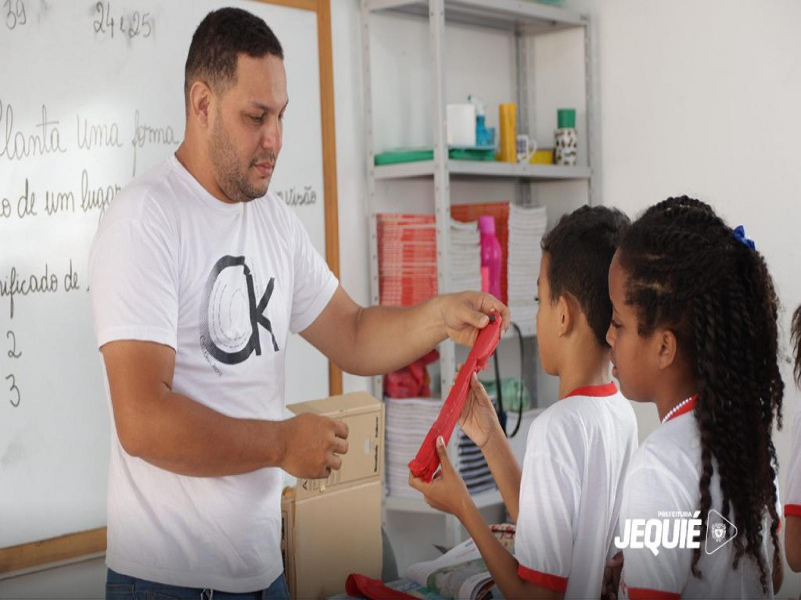 Prefeitura de Jequié implementa projeto de iniciação musical para estudantes do Sistema Municipal de Ensino