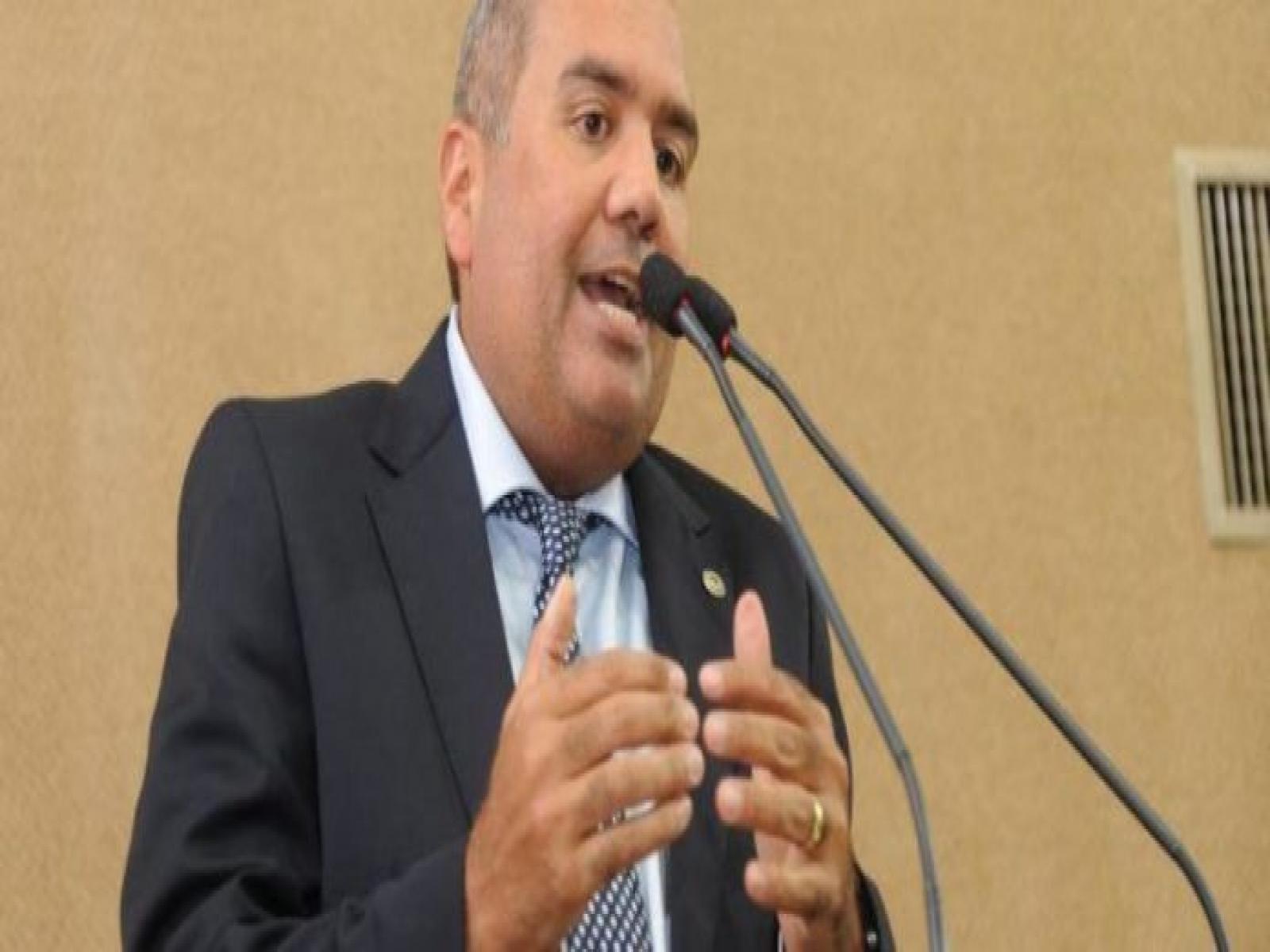 A situação é caótica, diz Sandro Régis sobre briga de facções no Dique e toque de recolher na Engomadeira