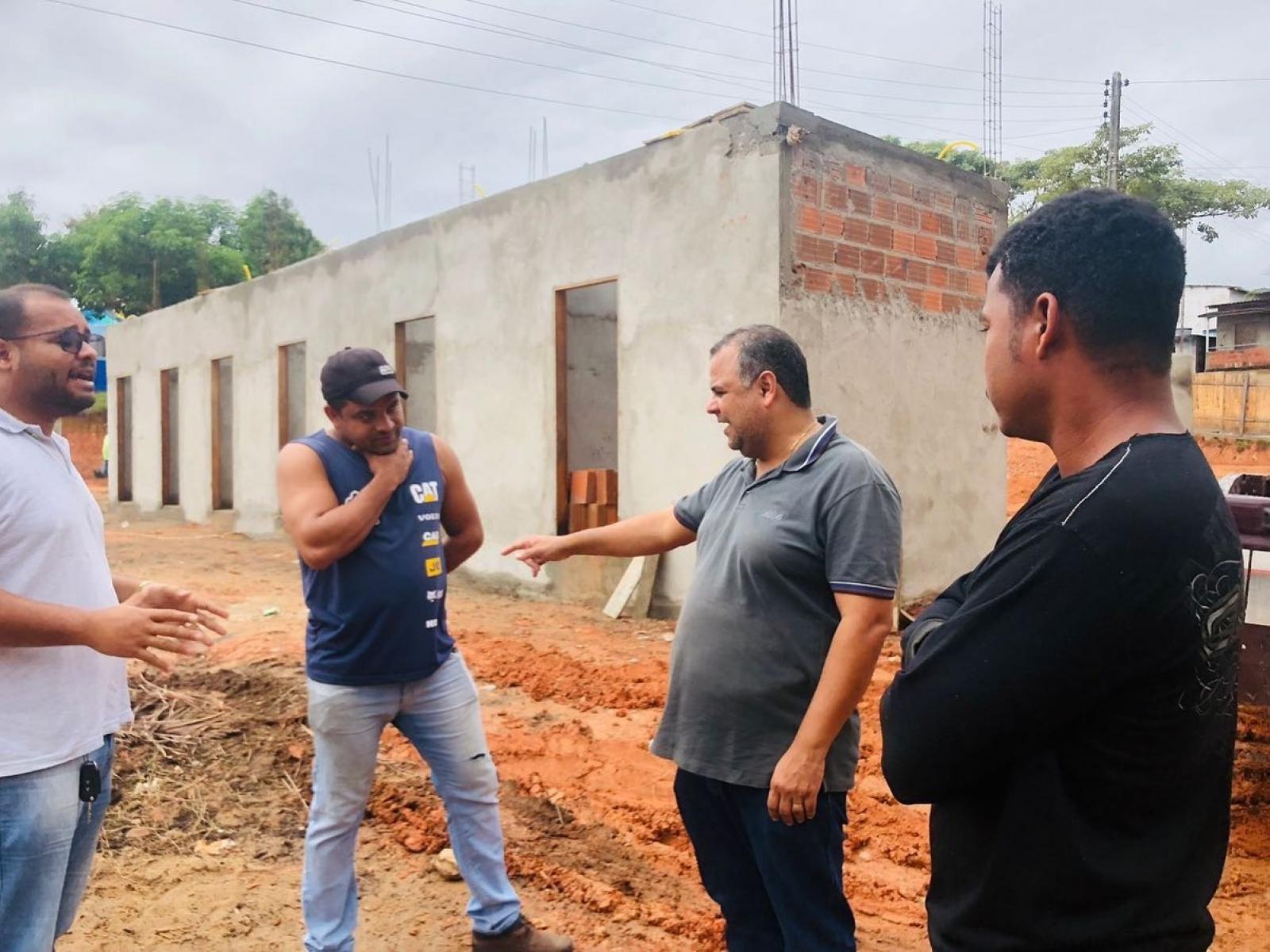 Prefeito de Jitaúna, Marcelo Pecorelli acompanha obras em andamento no município