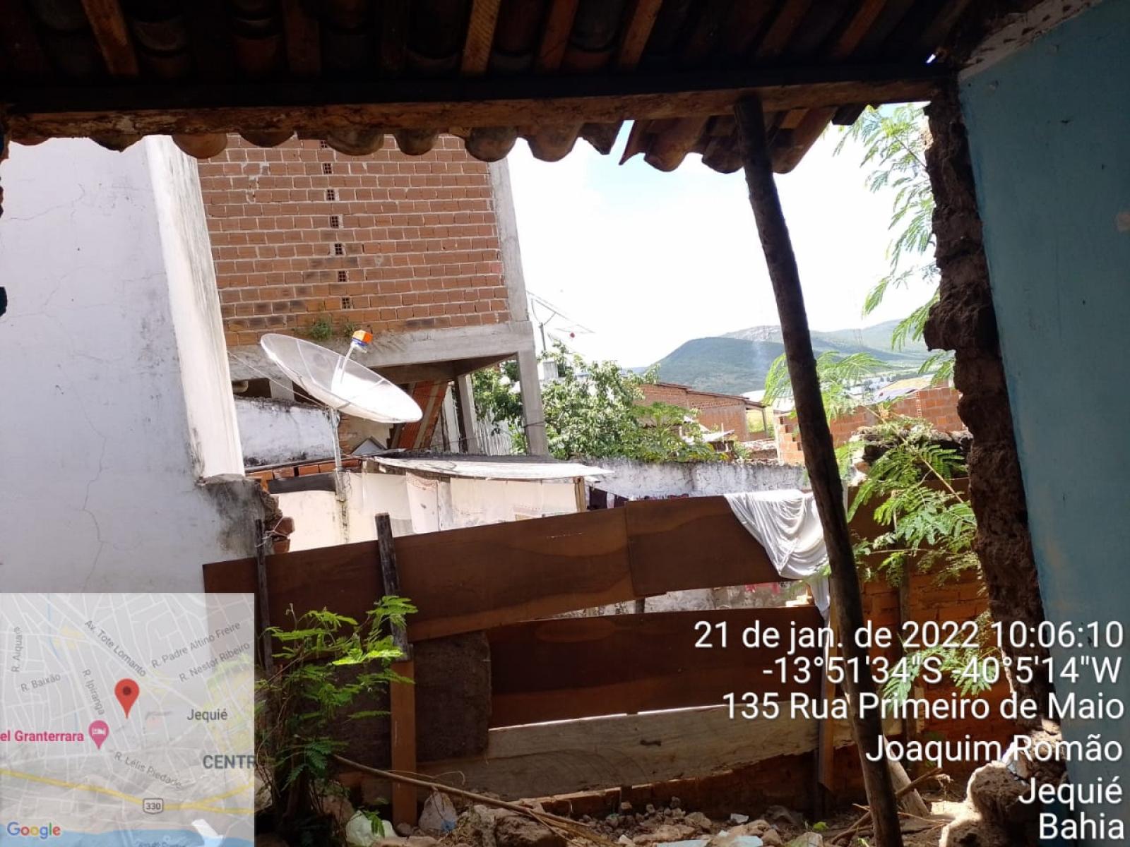 Mulher pede ajuda para reconstruir casa destruída pela chuva em Jequié
